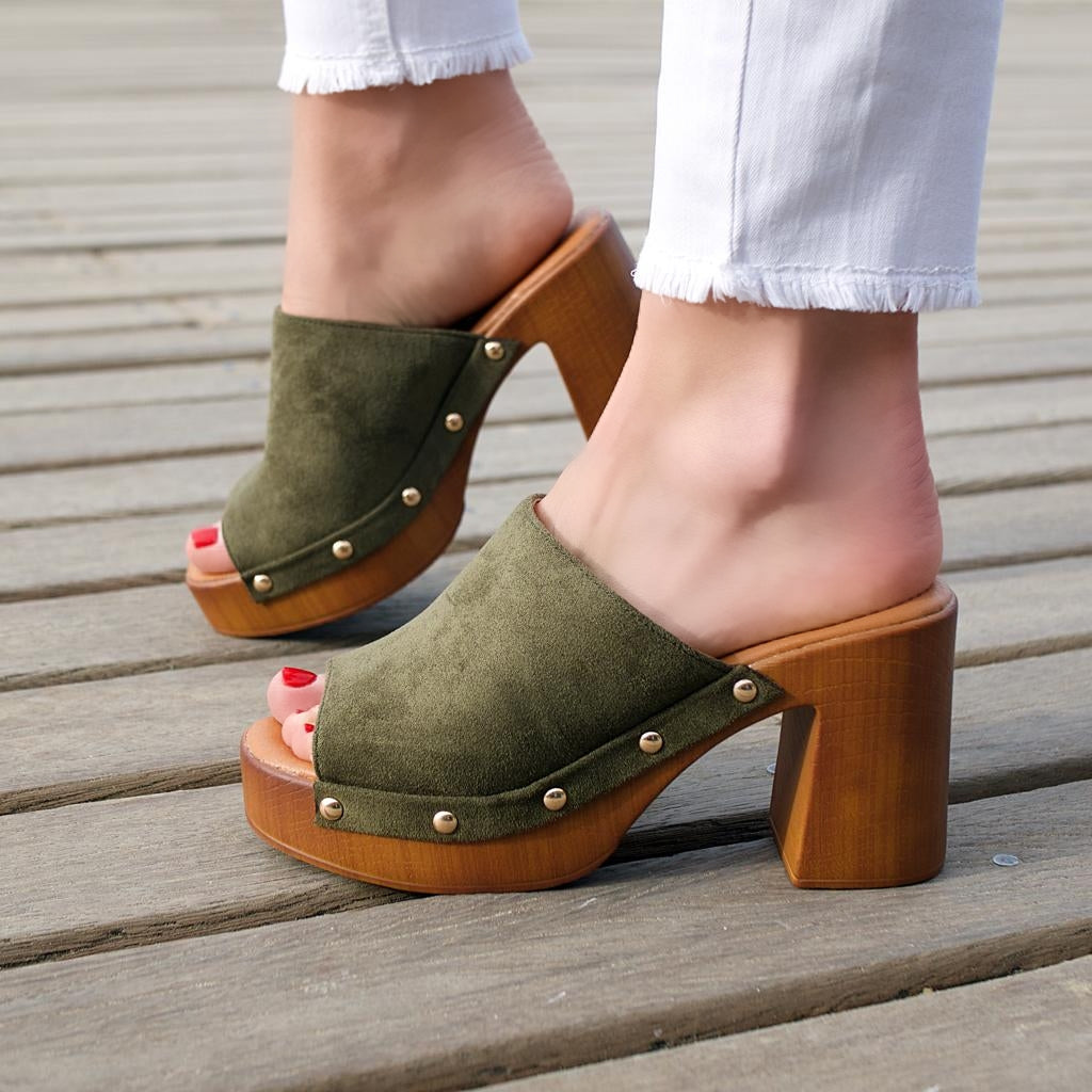 Khaki heeled clogs