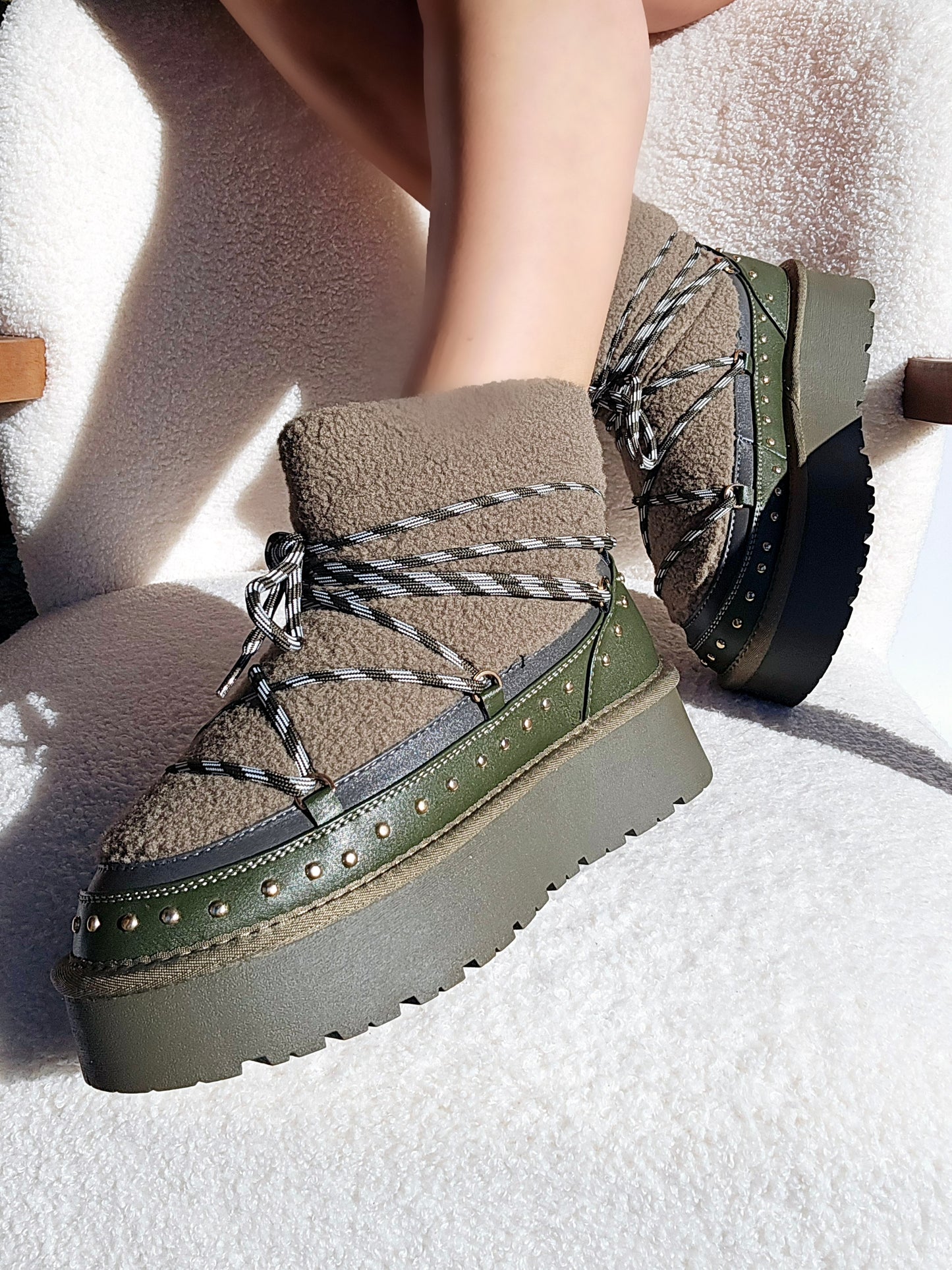 Khaki lace-up fur-lined boots