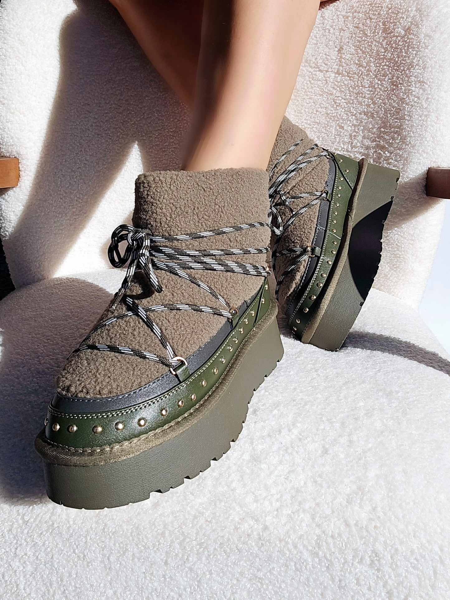 Khaki lace-up fur-lined boots