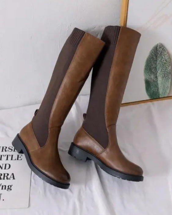 Botte haute marron élastique – Idéale pour une silhouette raffinée 