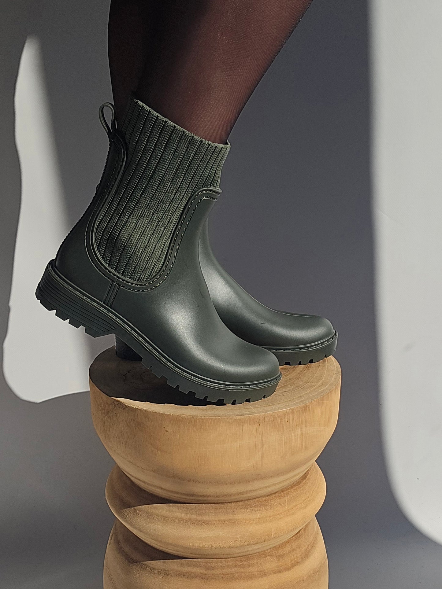 Bottines kaki basses élégantes, conçues pour un confort quotidien