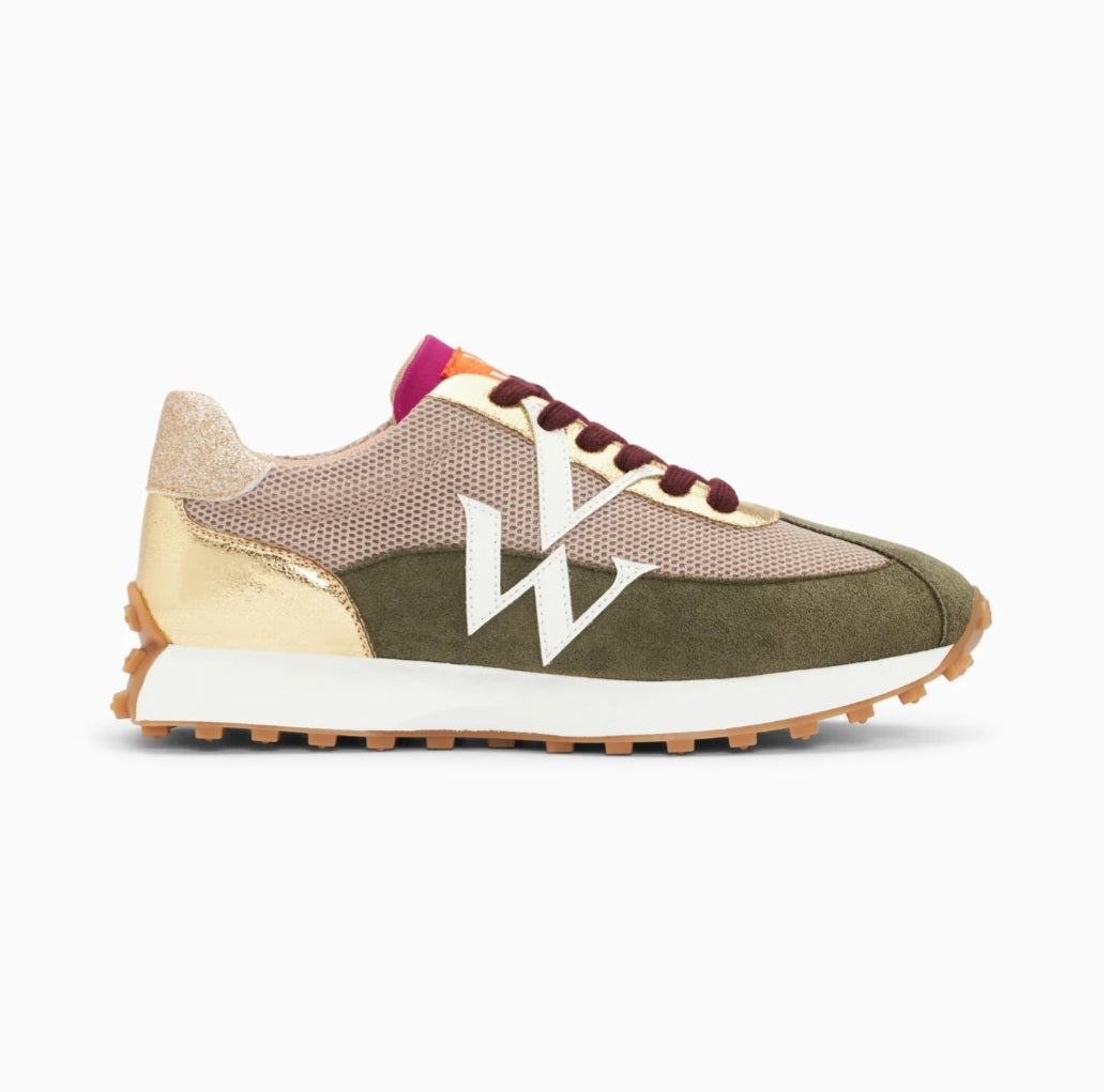 Baskets Vanessa Wu monogramme Faustine beige et kaki à semelle running