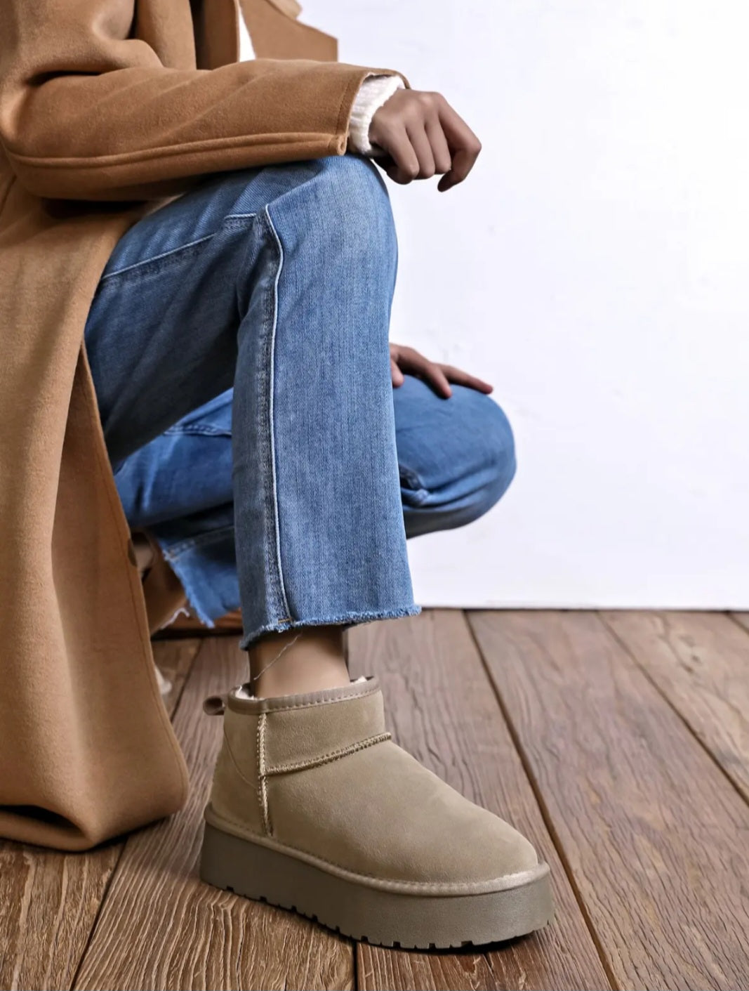 Mode et chaleur : bottines grise avec interieur en fourrure, parfaites pour l’hiver.

