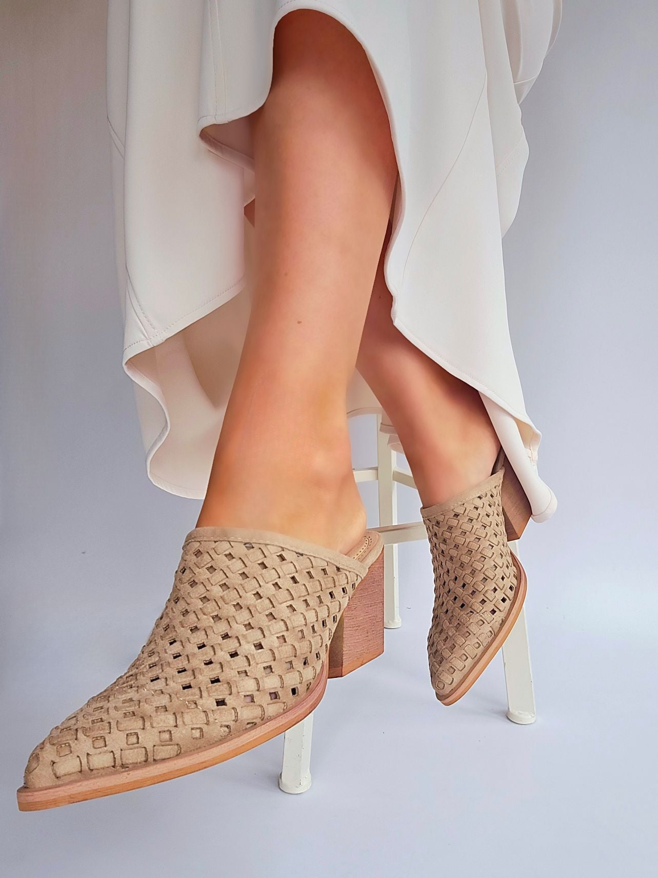 Mules à talon pointues ajourées Corina Beige