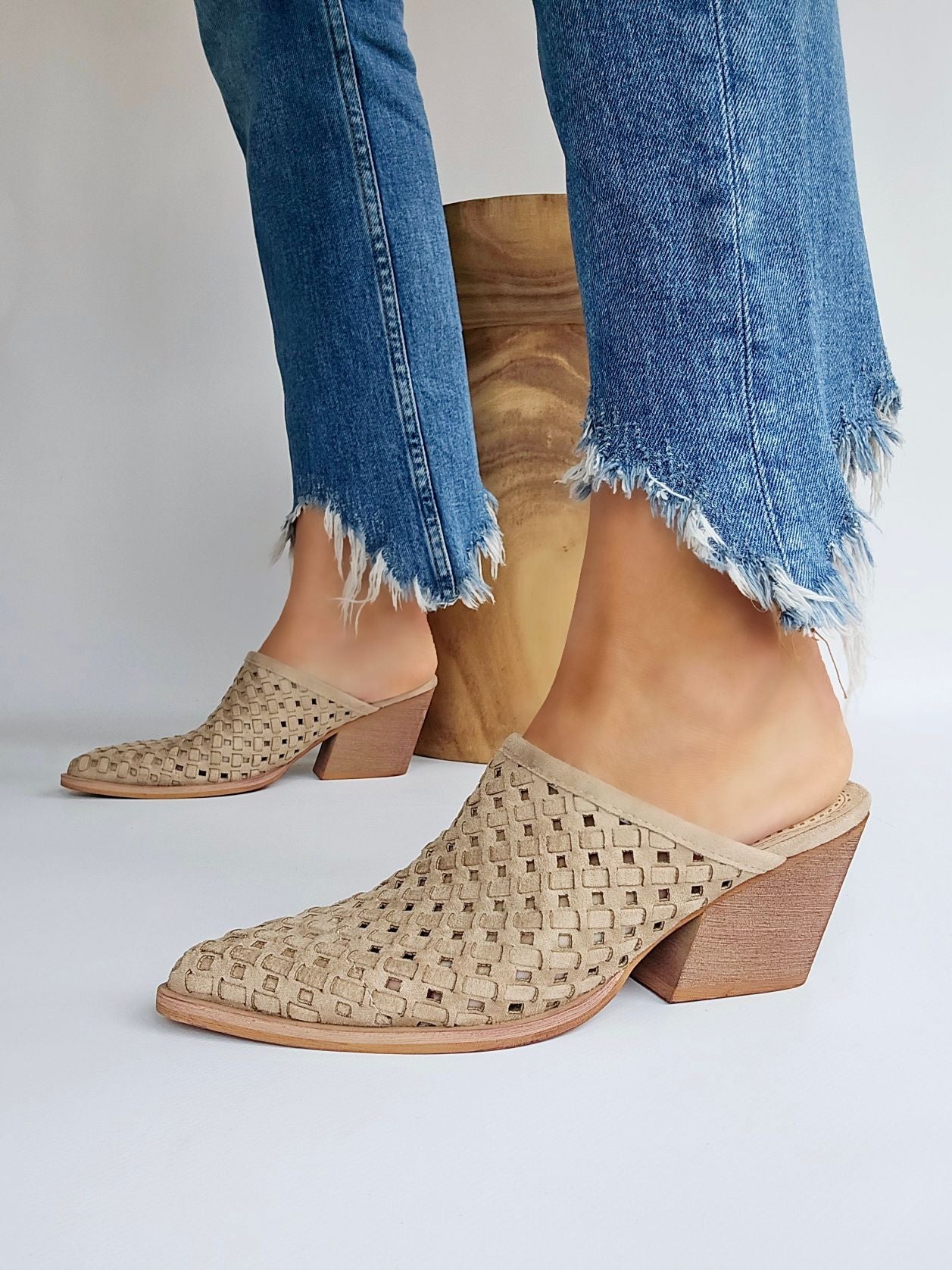 Mules à talon pointues ajourées Corina Beige