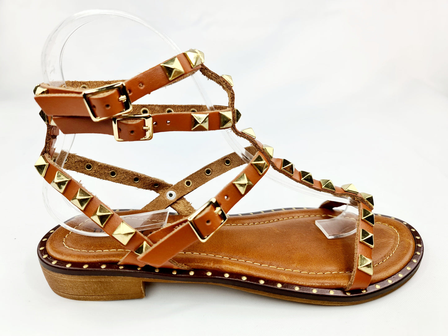 Donna Lucca camel square stud sandals